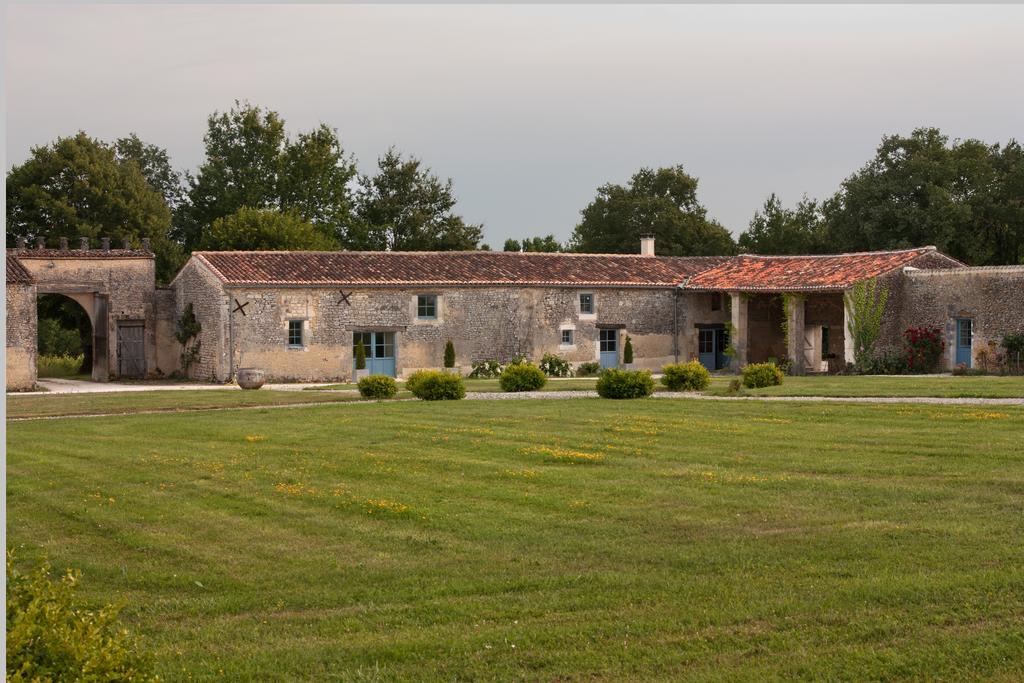Chambres d'Hôtes Logis de l'Astrée Saint-Bris-des-Bois Exterior foto