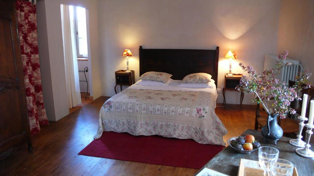 Chambres d'Hôtes Logis de l'Astrée Saint-Bris-des-Bois Habitación foto
