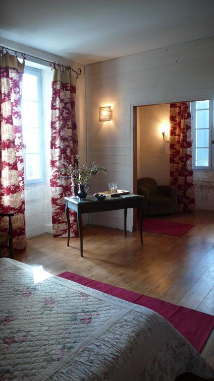 Chambres d'Hôtes Logis de l'Astrée Saint-Bris-des-Bois Habitación foto
